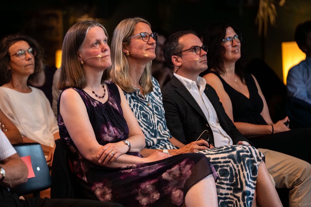 Rektorin Ursula Oehy Bubel und Schulleiterin Judith Meilwes an der Diplomfeier der HF Tourismus & Management Graubünden 2026